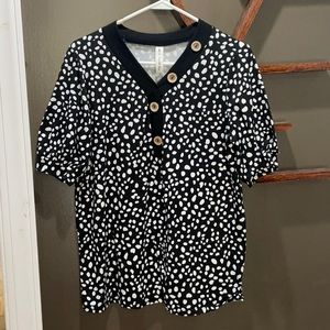 Black and white polka dot Vanilla Bay brand top